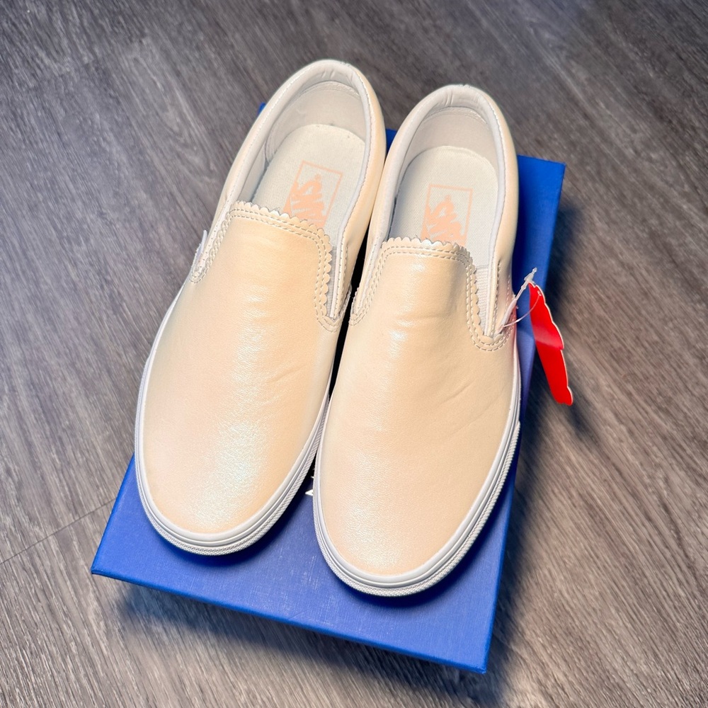 VANS Pearl Suede Classic Slip-On Classic White Womens Shoes